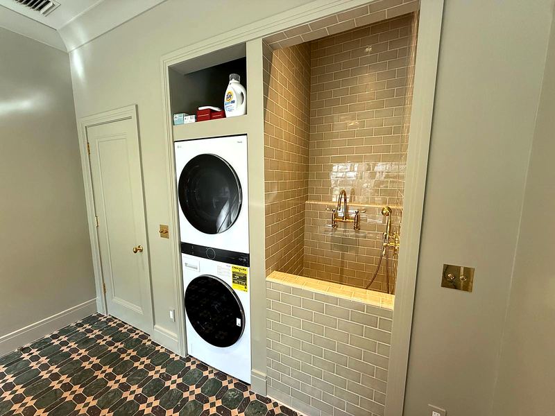 Laundry room with a tiled wash station